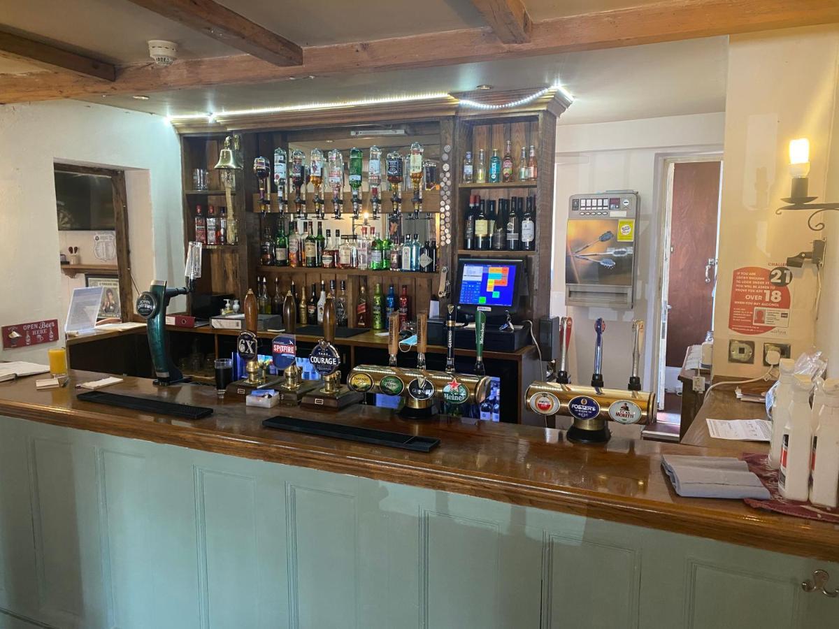 The Coach And Horses Bed & Breakfast Winchester Ngoại thất bức ảnh
