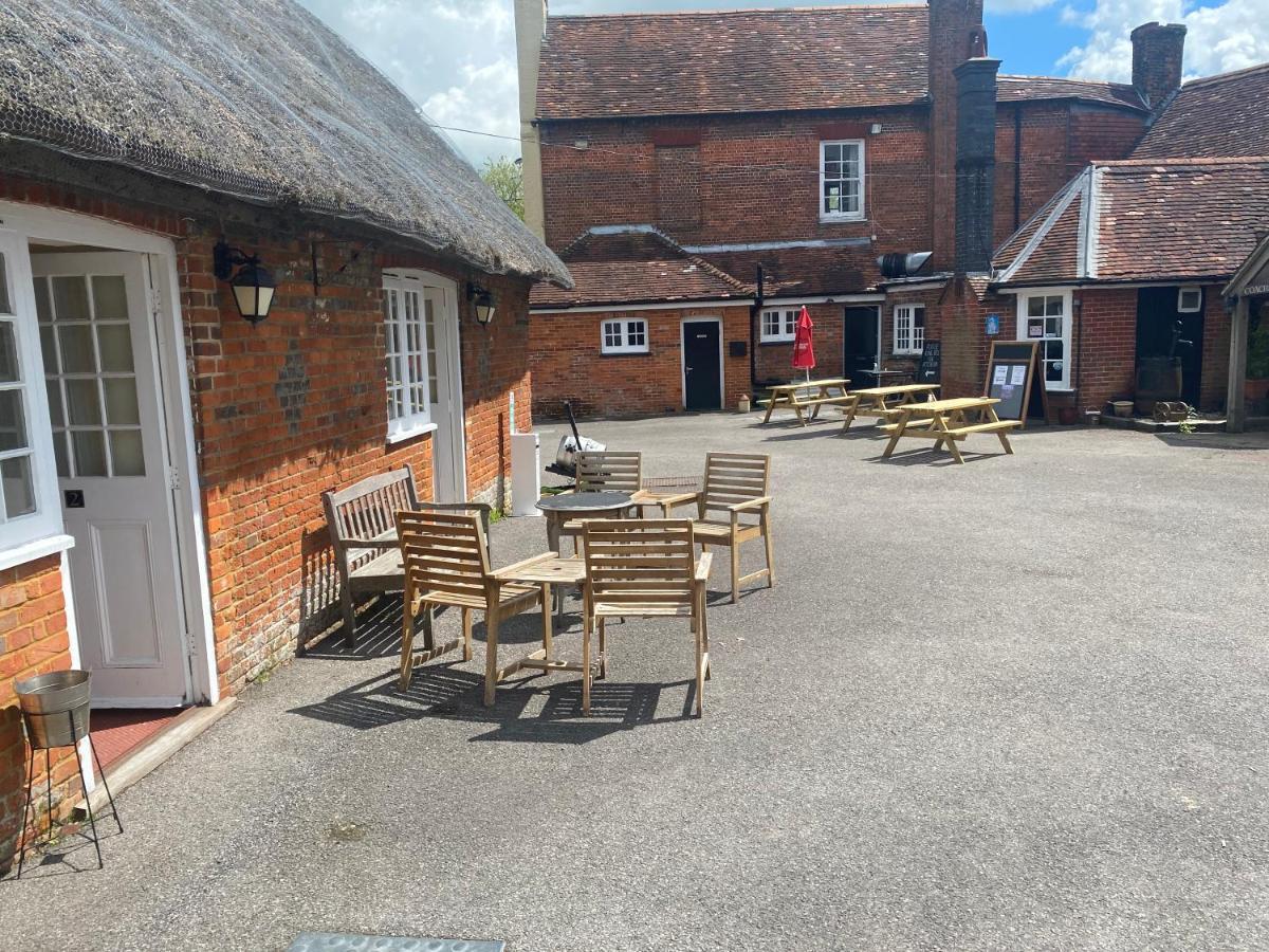 The Coach And Horses Bed & Breakfast Winchester Ngoại thất bức ảnh