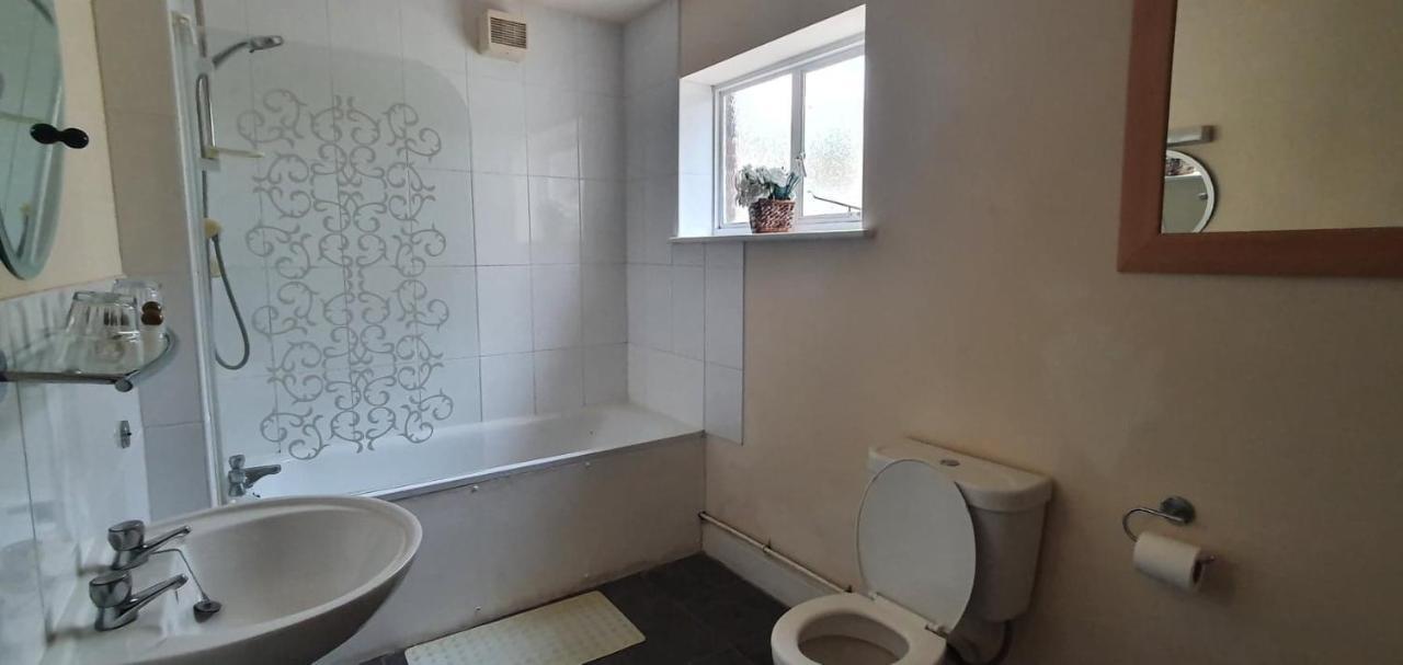The Coach And Horses Bed & Breakfast Winchester Ngoại thất bức ảnh
