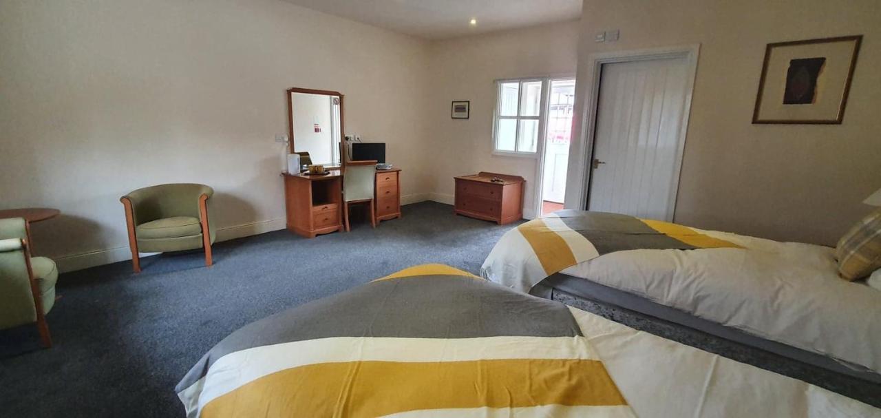 The Coach And Horses Bed & Breakfast Winchester Ngoại thất bức ảnh