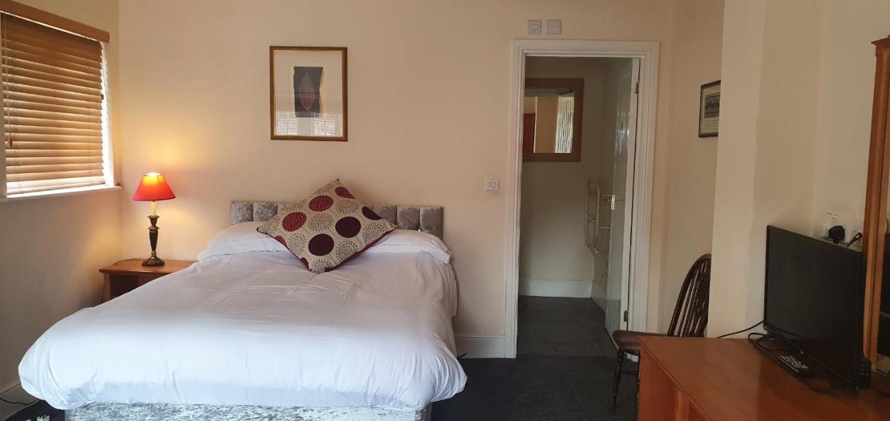 The Coach And Horses Bed & Breakfast Winchester Ngoại thất bức ảnh