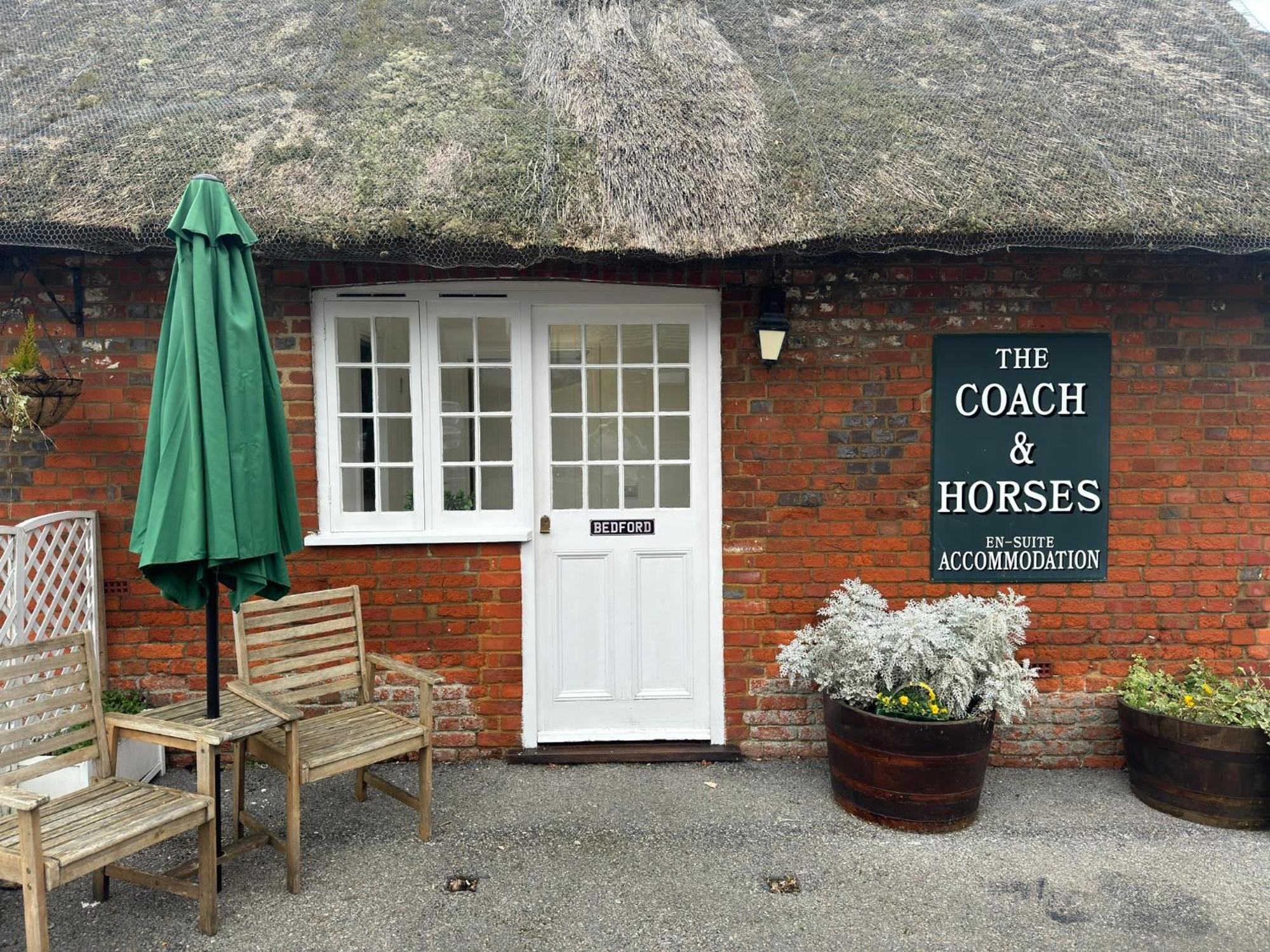 The Coach And Horses Bed & Breakfast Winchester Ngoại thất bức ảnh