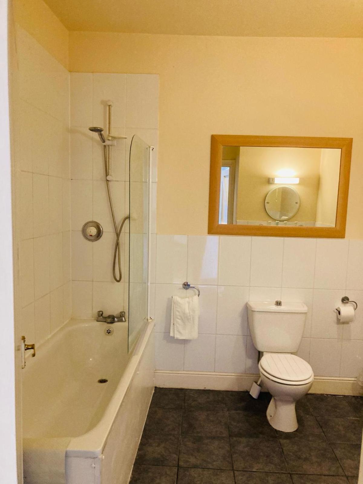 The Coach And Horses Bed & Breakfast Winchester Ngoại thất bức ảnh